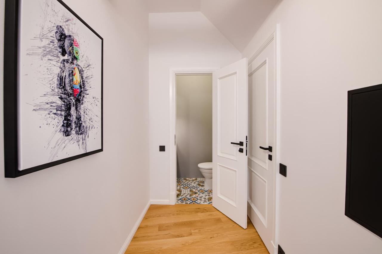 Big Design Apt - Sleeps 12 - Best Location Riga Exterior photo