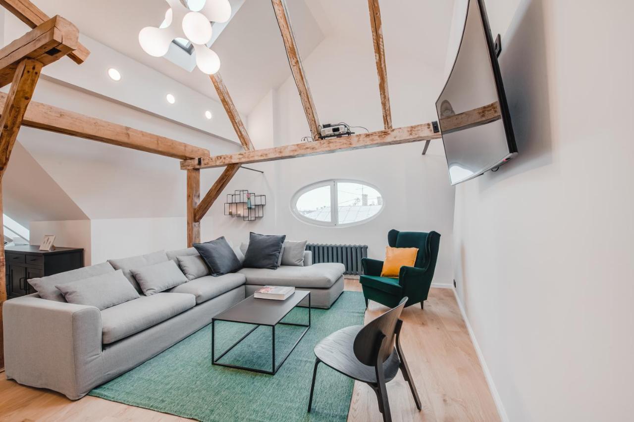 Big Design Apt - Sleeps 12 - Best Location Riga Exterior photo