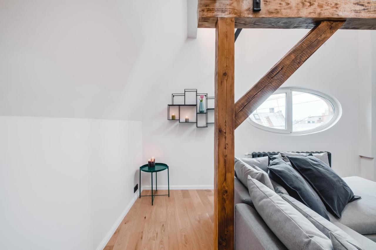 Big Design Apt - Sleeps 12 - Best Location Riga Exterior photo